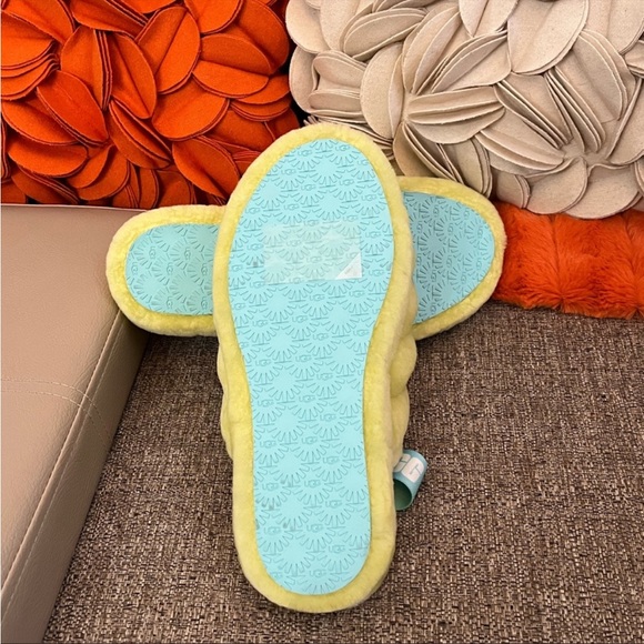 ❣️🆕UGG Fluff Yeah Citron/Yellow Slides❣️ - Picture 10 of 11